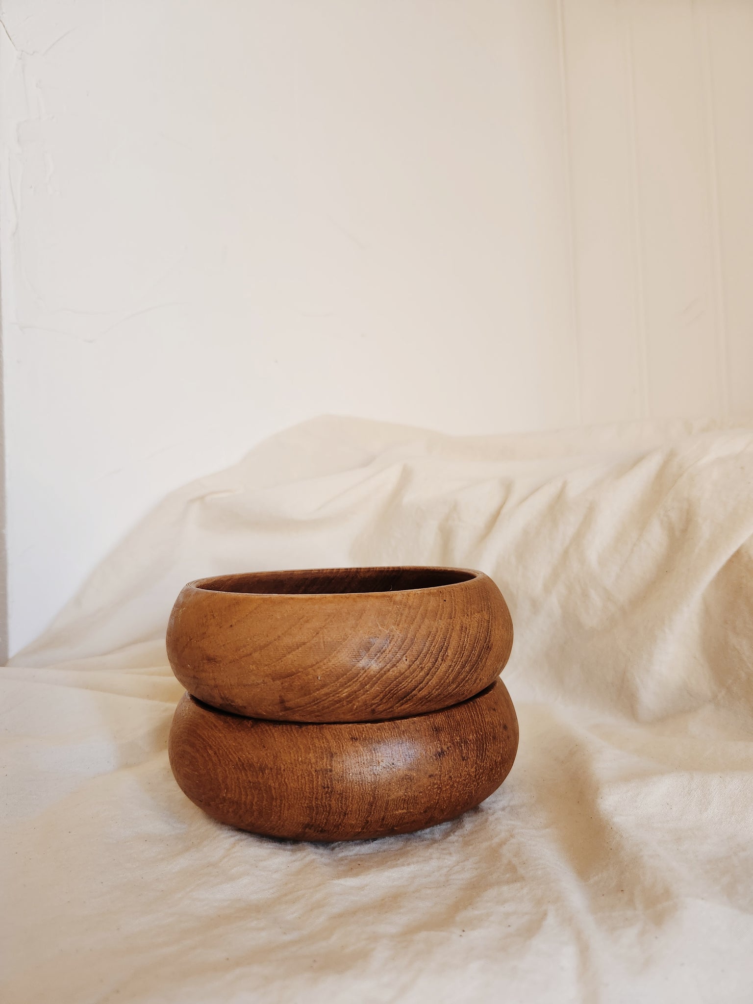 Vintage Home Styling Old World Home Decorating Ideas Wooden Bowls